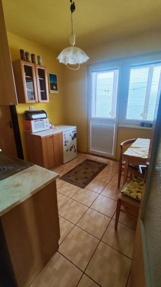 Na predaj 3 izbový byt s lodžiou a pivnicou v pôvodnom stave - Žilina