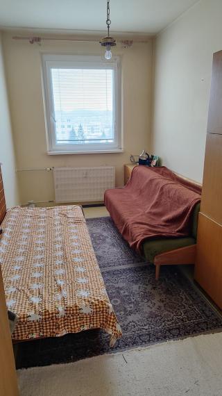 Na predaj 3 izbový byt s lodžiou a pivnicou v pôvodnom stave - Žilina