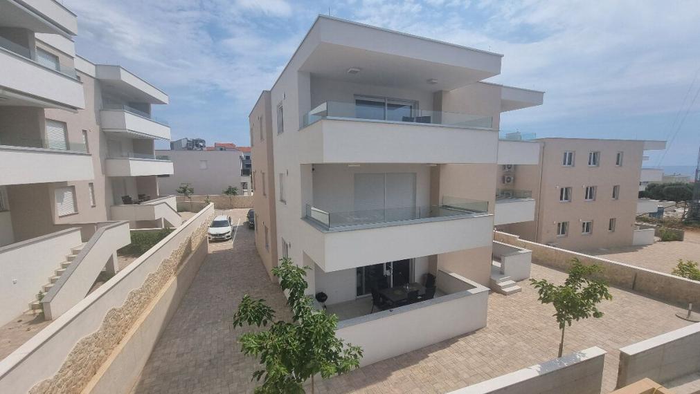 Nové kompletne zariadené apartmány na predaj-  Novalja, ostrov Pag