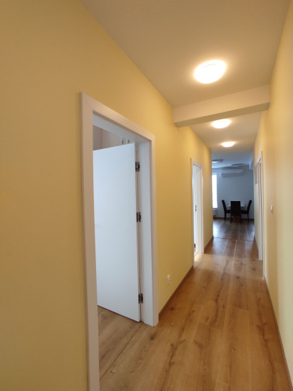 EXKLUZÍVNE Priestranný 3-izbový byt s nadštandardnou terasou 54,7 m² | Záhorská Bystrica – Pod Vŕškami