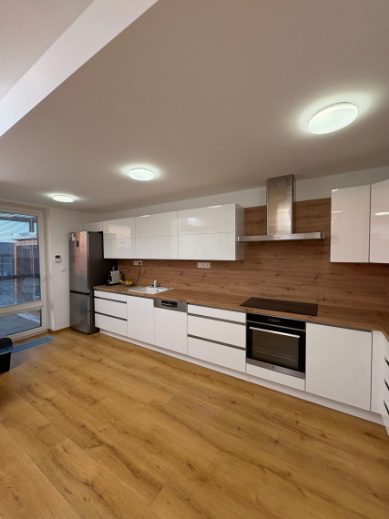 EXKLUZÍVNE Priestranný 3-izbový byt s nadštandardnou terasou 54,7 m² | Záhorská Bystrica – Pod Vŕškami