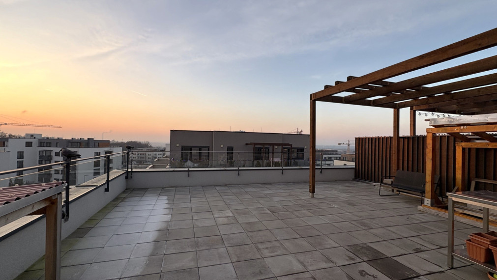 EXKLUZÍVNE Priestranný 3-izbový byt s nadštandardnou terasou 54,7 m² | Záhorská Bystrica – Pod Vŕškami