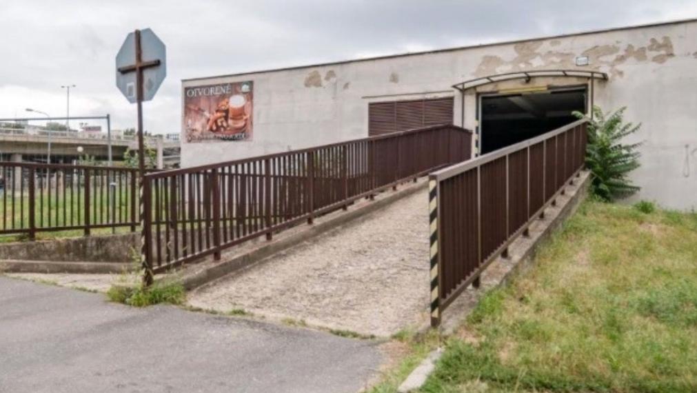 Na predaj garáž v garážovom dome - Bratislava V 