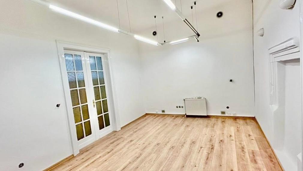 Na prenájom zrekonštruované administratívne priestory o výmere 20 m2 v Centre Trenčína