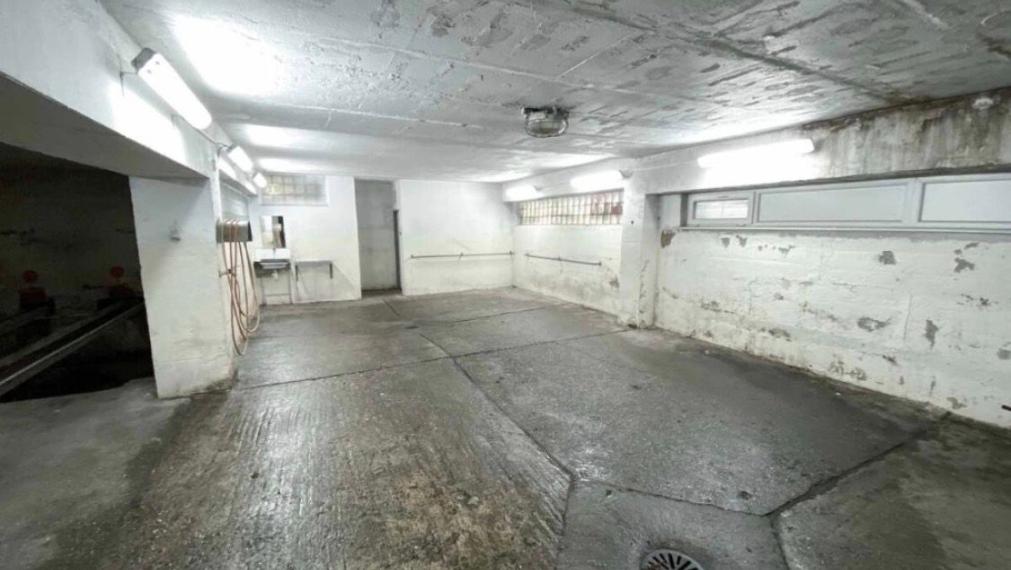 Priestranná garáž na prenájom na Chlumeckého, Bratislava II TOP