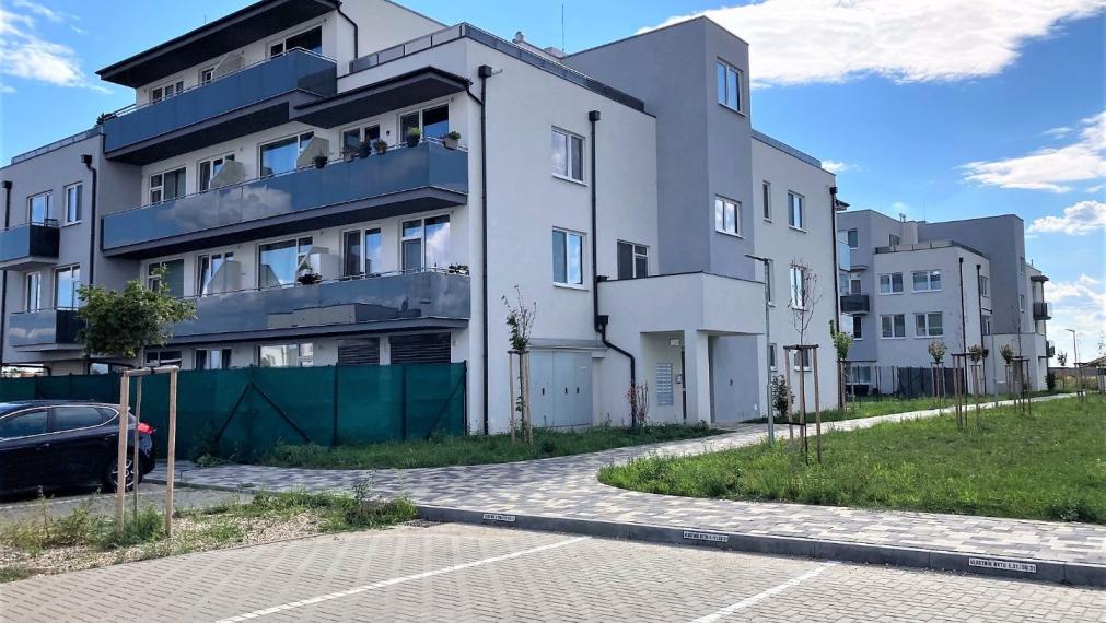 1i byt s terasou a záhradou v novostavbe v obci Miloslavov