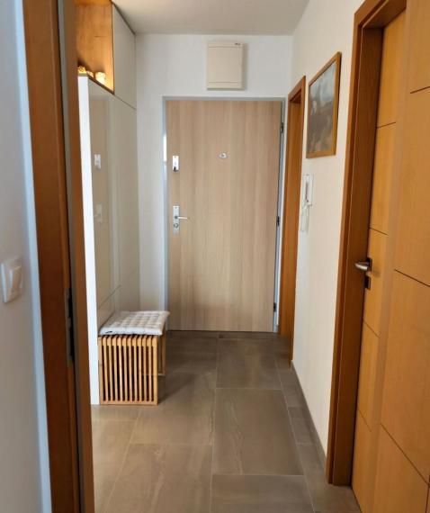 Na predaj zariadený 2-izbový byt vo vyššom štandarde - Bratislava IV TOP