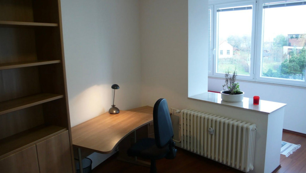 Na prenájom priestranný 4-izbový byt na Martinengovej ulici - Bratislava I TOP