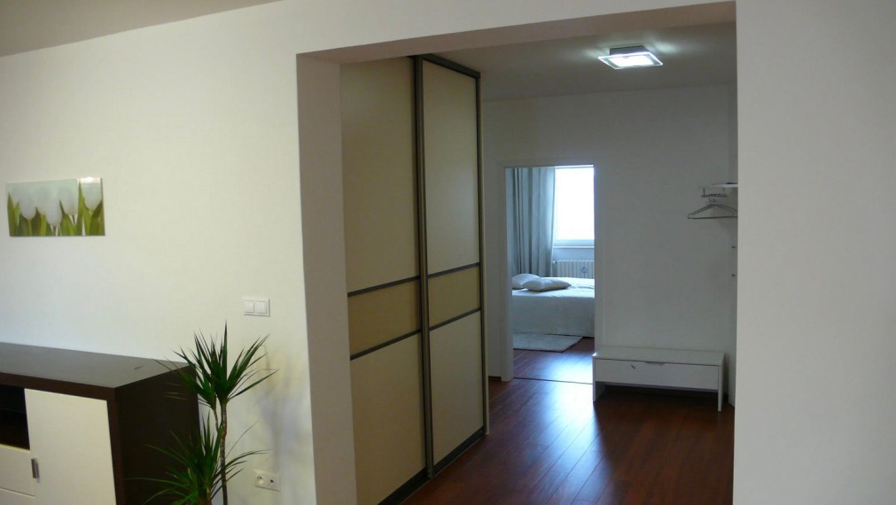 Na prenájom priestranný 4-izbový byt na Martinengovej ulici - Bratislava I TOP