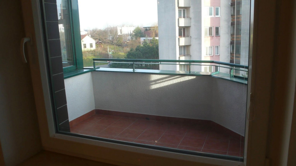 Na prenájom priestranný 4-izbový byt na Martinengovej ulici - Bratislava I TOP