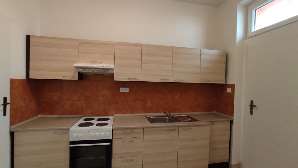 1 izbový byt vhodný aj ako kancelária, v peknom historickom objekte, v blízkosti Hl. vlakovej stanice, Jelenia ul, BAI,  39 m2