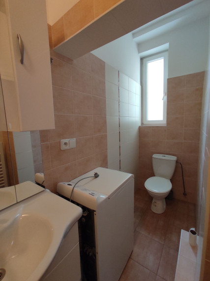 1 izbový byt vhodný aj ako kancelária, v peknom historickom objekte, v blízkosti Hl. vlakovej stanice, Jelenia ul, BAI,  39 m2