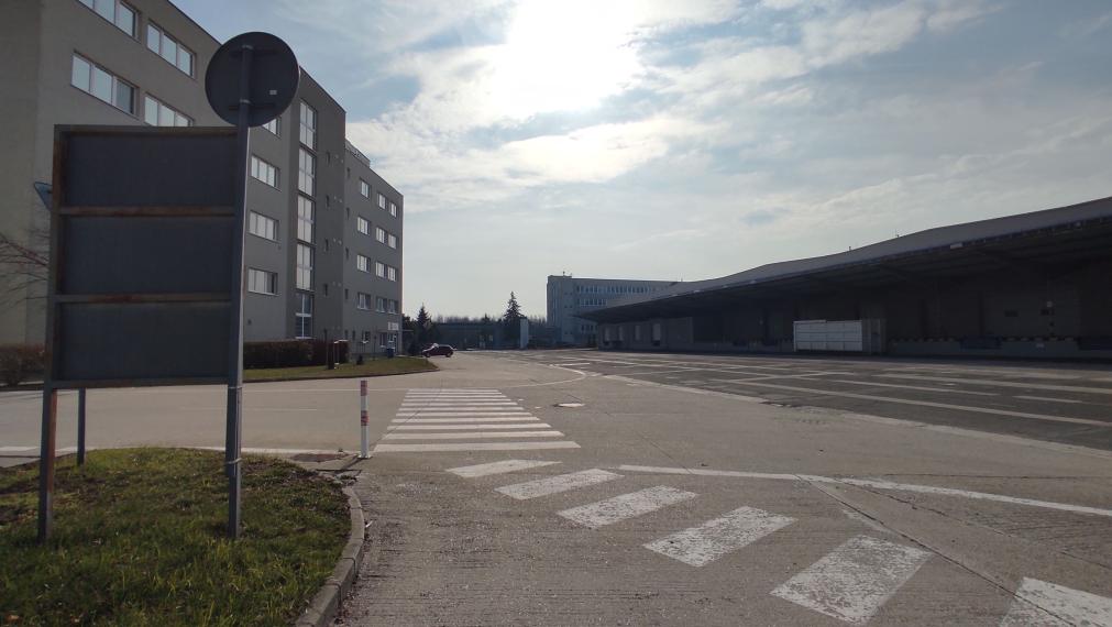 SKLADY / HALY / výrobné priestory 1.200-5.500m2 v RAČI na prenájom, s možnosťou kancelárií