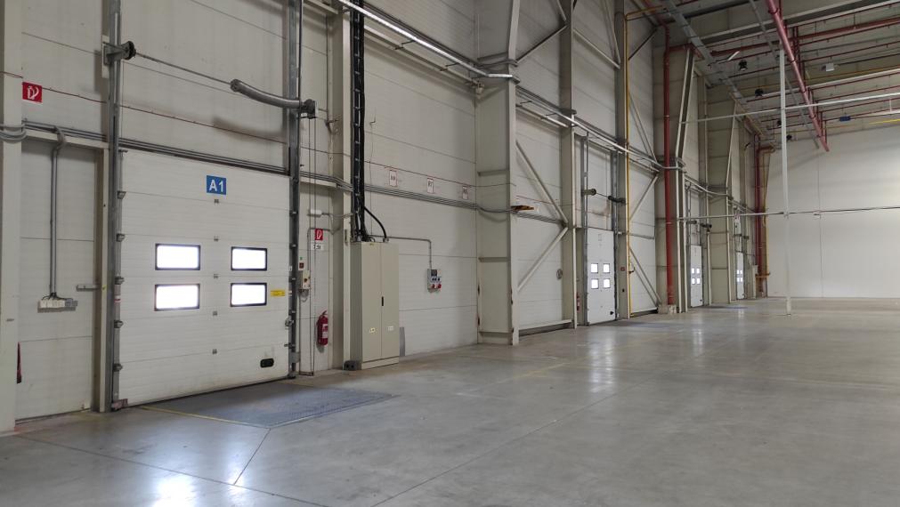 SKLADY / HALY / výrobné priestory v RAČI 1.200-5.500m2 na prenájom, s možnosťou kancelárií