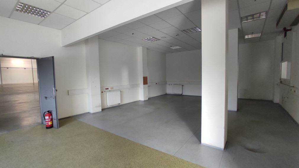 SKLAD / HALA / výrobné priestory v RAČI 5.500m2 na prenájom, s možnosťou kancelárií