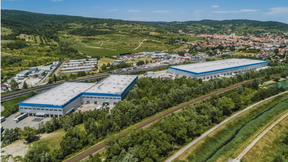 Moderný SKLAD/ Hala 3.300m2 na prenájom, s možnosťou kancelárií 680m2