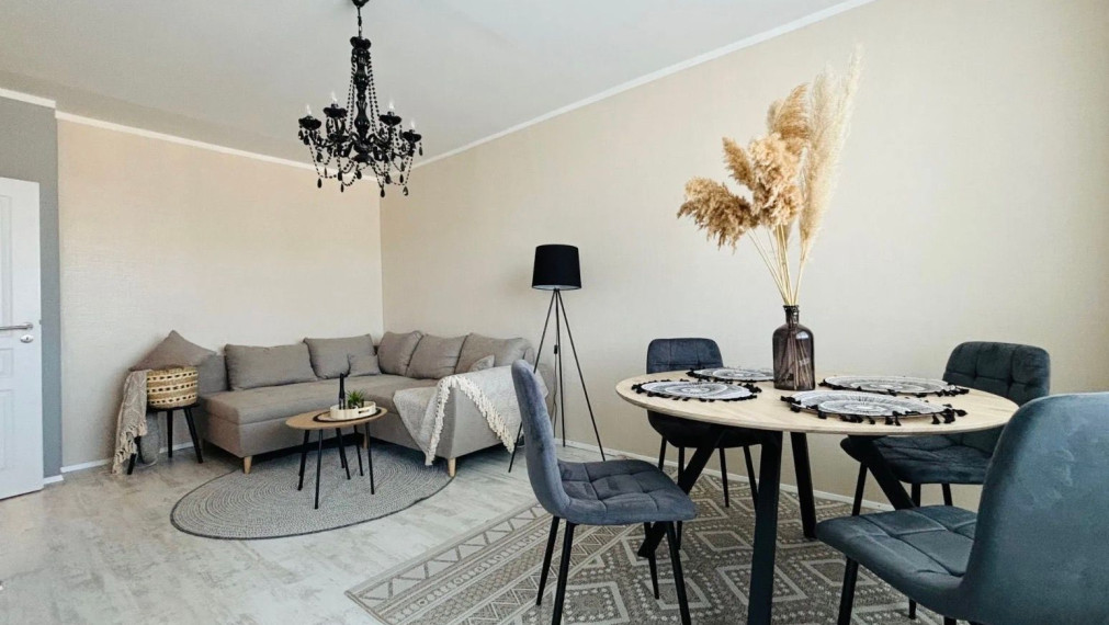 Na prenájom kompletne zariadený a zrekonštruovaný 2-izbový byt na Hodálovej ulici v Karlovej Vsi TOP