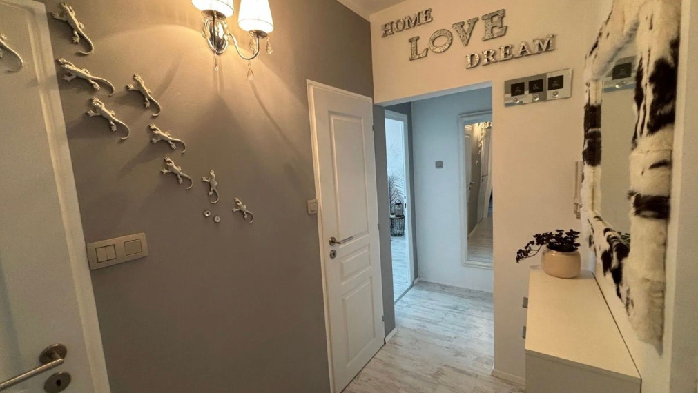 Na prenájom kompletne zariadený a zrekonštruovaný 2-izbový byt na Hodálovej ulici v Karlovej Vsi TOP