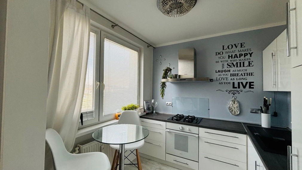 Na prenájom kompletne zariadený a zrekonštruovaný 2-izbový byt na Hodálovej ulici v Karlovej Vsi TOP