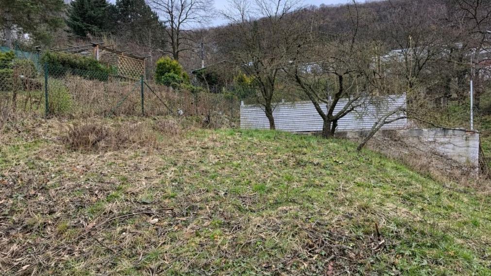 Na predaj stavebný pozemok o výmere 873 m2 situovaný v tichej časti Bratislavy IV TOP