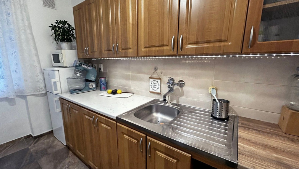 Na prenájom 2 izbový byt s balkónom - ul. Bartoškova, Bratislava III TOP