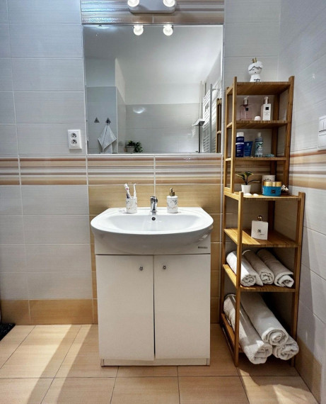 Na prenájom 2 izbový byt s balkónom - ul. Bartoškova, Bratislava III TOP