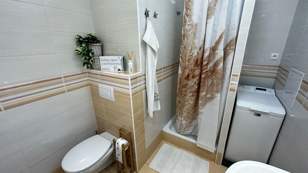 Na prenájom 2 izbový byt s balkónom - ul. Bartoškova, Bratislava III TOP