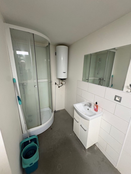 Na prenájom moderný skladový priestor v polyfunkčnom areáli vo výmere 196,9 m2 