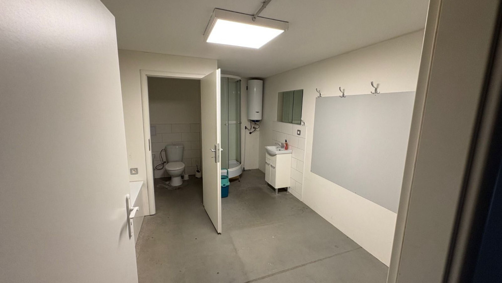 Na prenájom moderný skladový priestor v polyfunkčnom areáli vo výmere 196,9 m2 