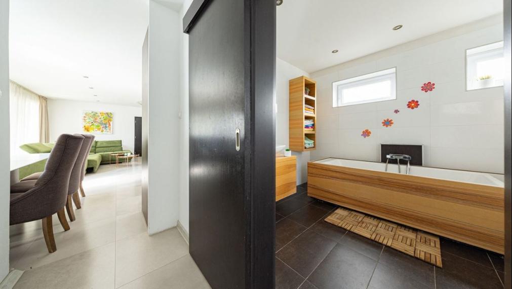 Na predaj -moderný 4‑izbový rodinný dom, Rovinka TOP