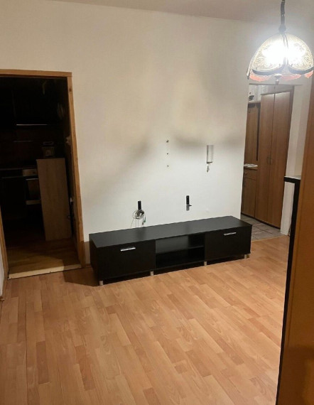 Na predaj čiastočne prerobený 3-izbový byt vo vyhľadávanej lokalite na Lenardovej ul. v Bratislave TOP