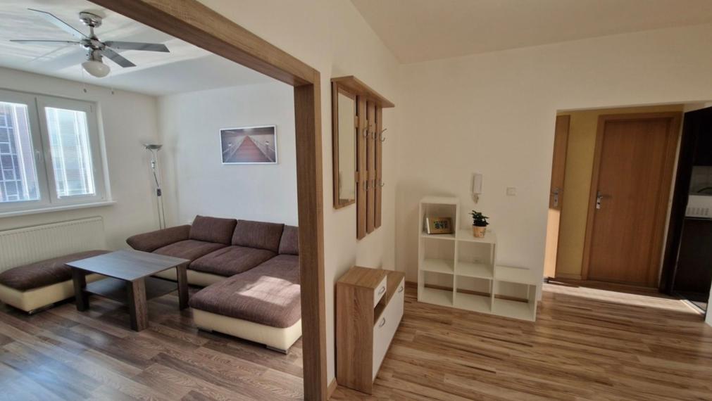 Na predaj priestranný 4-izbový byt - Bratislava V TOP