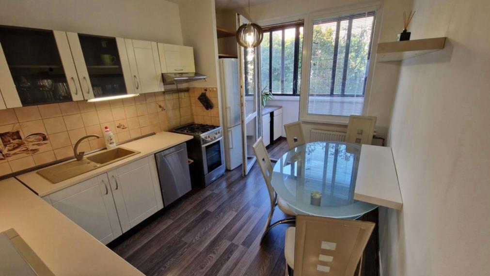 Na predaj priestranný 4-izbový byt - Bratislava V TOP