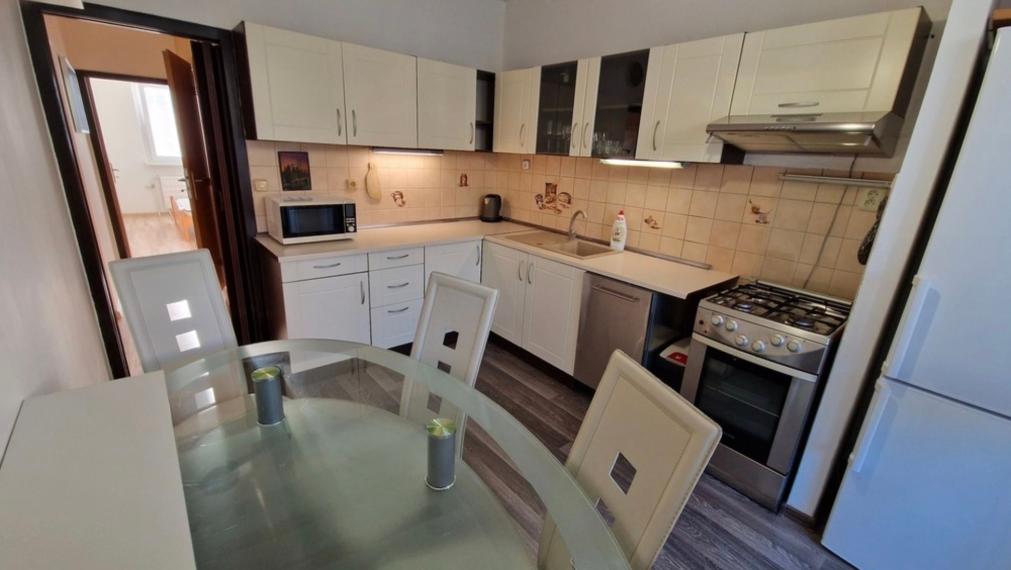 Na predaj priestranný 4-izbový byt - Bratislava V TOP