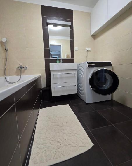 Na prenájom priestranný, svetlý a kompletne zariadený 3-izbový byt - Bratislava V TOP