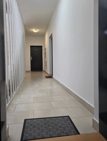 Na prenájom priestranný, svetlý a kompletne zariadený 3-izbový byt - Bratislava V TOP