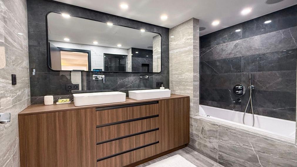 Výnimočný 4-izbový byt s technickou miestnosťou a komorou na predaj,  Bratislava III TOP