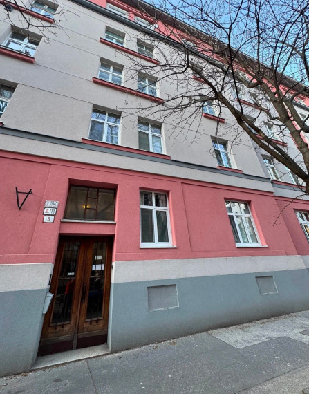 Na predaj nadštandardne zrekonštruovaný a zreštaurovaný 3-izbový byt - Bratislava III TOP