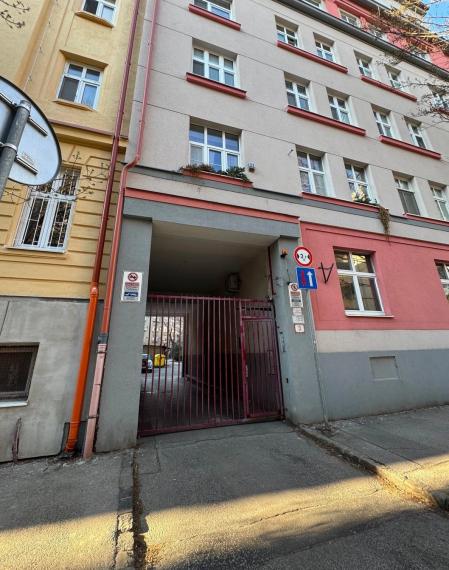 Na predaj nadštandardne zrekonštruovaný a zreštaurovaný 3-izbový byt - Bratislava III TOP