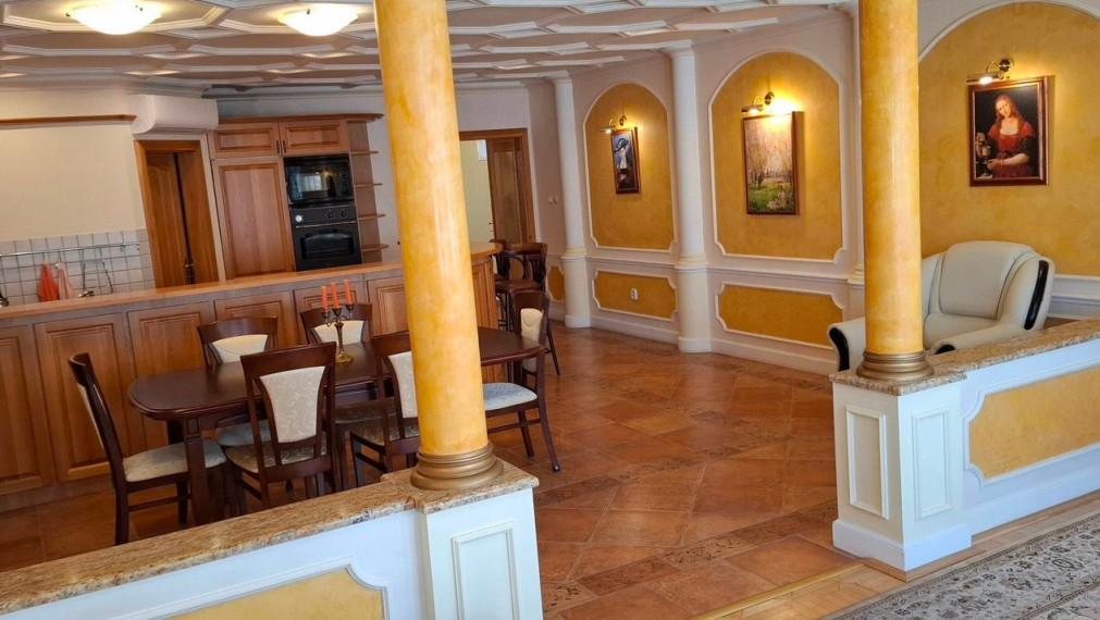 Na prenájom elegantný klimatizovaný 4-izbový byt - Bratislava I TOP