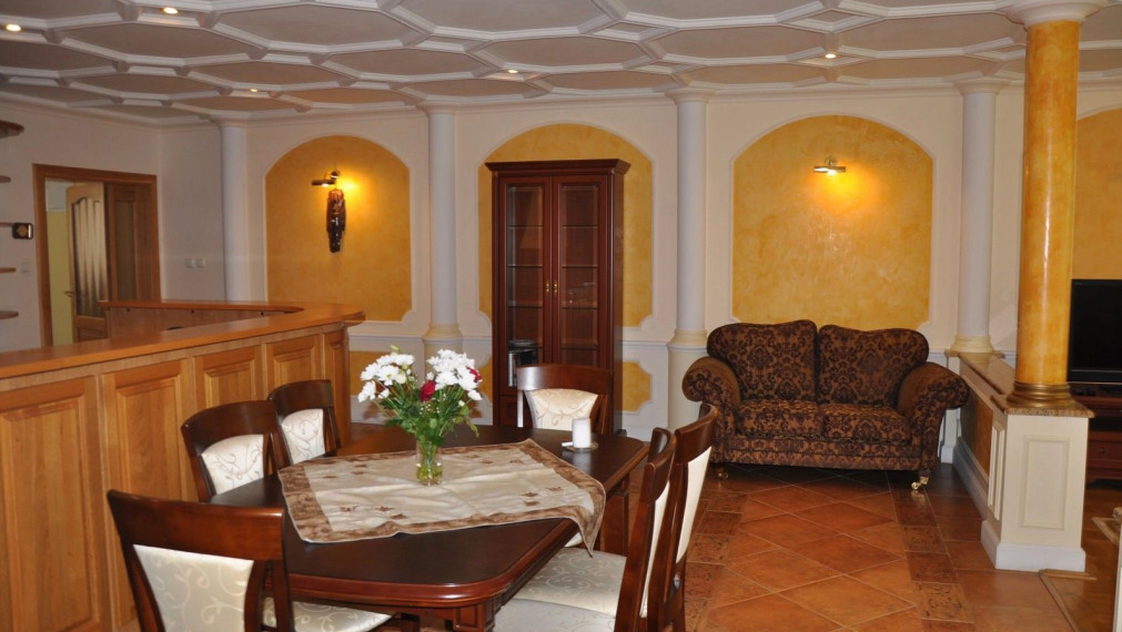 Na prenájom elegantný klimatizovaný 4-izbový byt - Bratislava I TOP