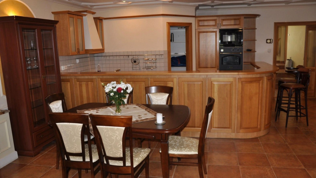 Na prenájom elegantný klimatizovaný 4-izbový byt - Bratislava I TOP