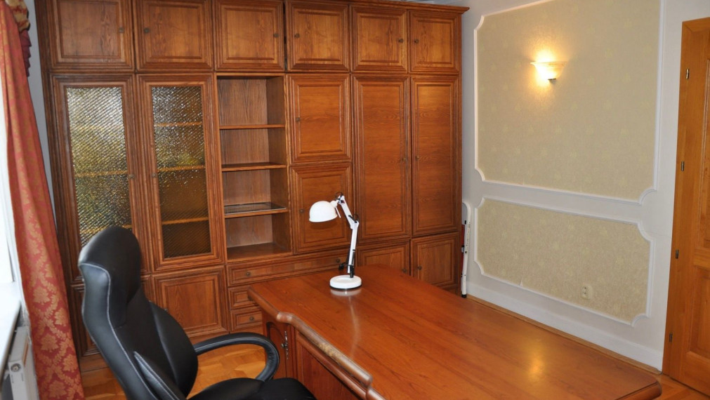 Na prenájom elegantný klimatizovaný 4-izbový byt - Bratislava I TOP