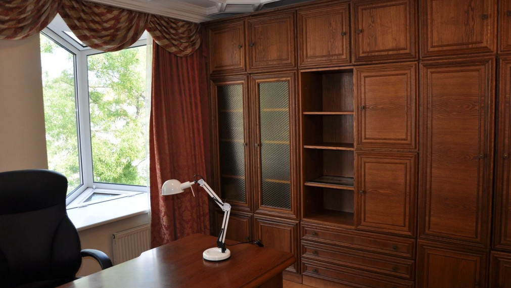 Na prenájom elegantný klimatizovaný 4-izbový byt - Bratislava I TOP