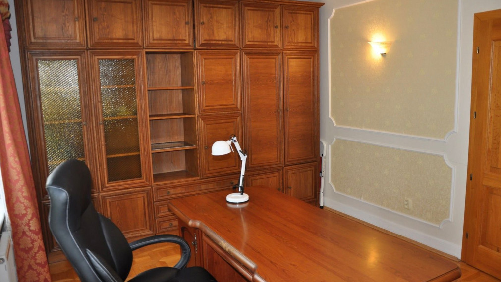 Na prenájom elegantný klimatizovaný 4-izbový byt - Bratislava I TOP