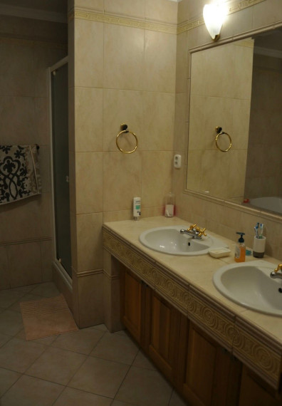 Na prenájom elegantný klimatizovaný 4-izbový byt - Bratislava I TOP