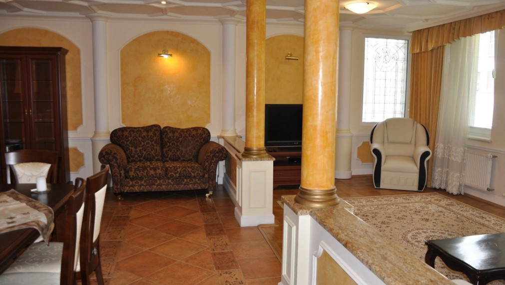 Na prenájom elegantný klimatizovaný 4-izbový byt - Bratislava I TOP