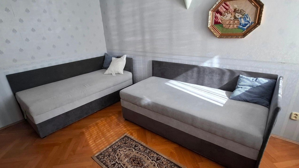 Na prenájom elegantný klimatizovaný 4-izbový byt - Bratislava I TOP