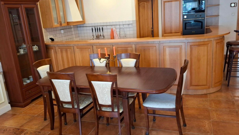 Na prenájom elegantný klimatizovaný 4-izbový byt - Bratislava I TOP