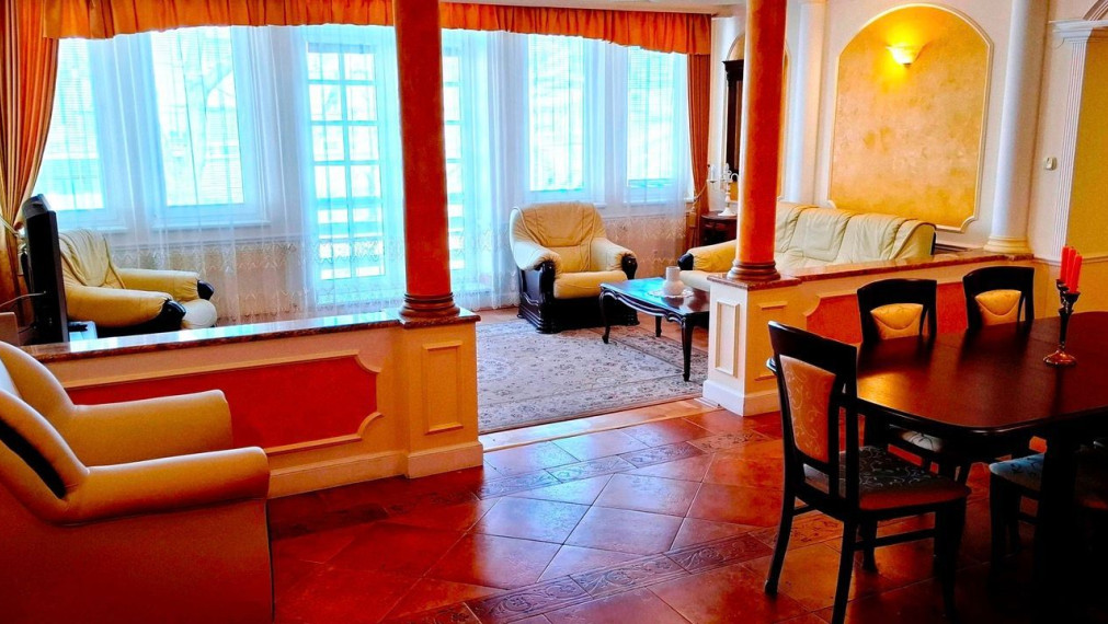 Na prenájom elegantný klimatizovaný 4-izbový byt - Bratislava I TOP